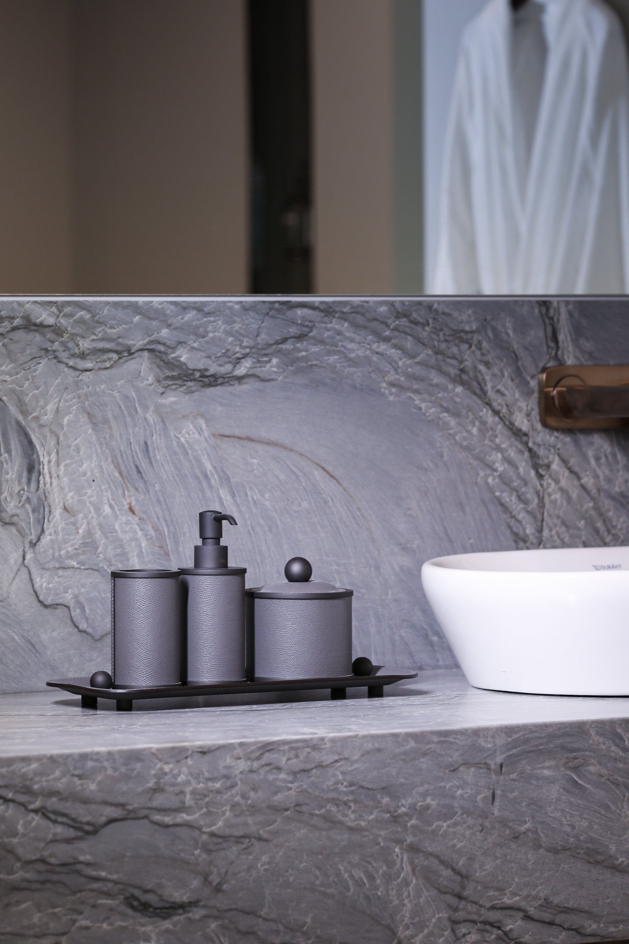 Olimpia Round Bathroom Set